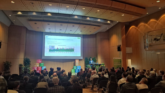 Das Bild zeigt die Eröffnung der Netzwerkveranstaltung Umwelt, Wirtschaft und Nachhaltigkeit in der Stadthalle Aschaffenburg.